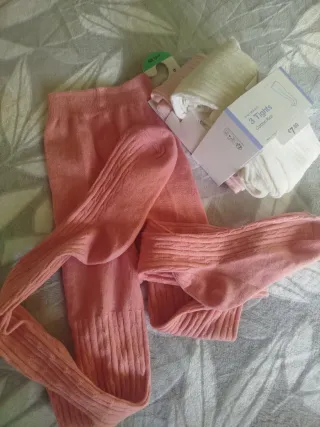 Leotardos infantiles rosas y blancos