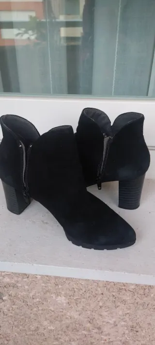 Botines negros de tacón