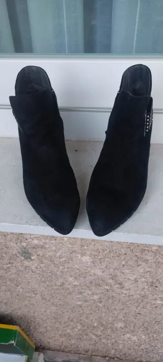 Botines negros de tacón