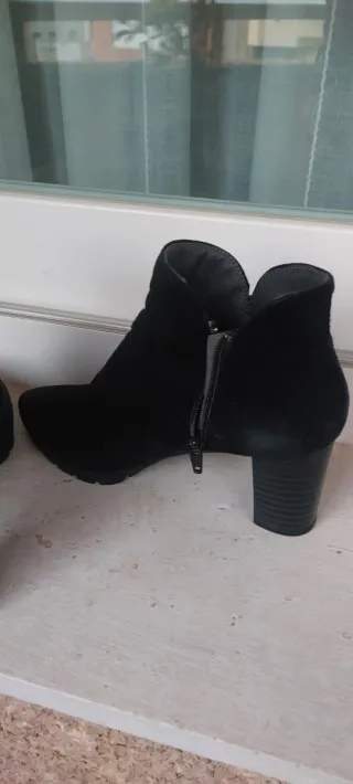 Botines negros de tacón