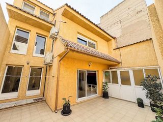 Casa adosada en venta en Alcantarilla