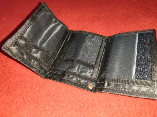 Cartera ACDC Negra y Roja