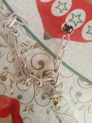 Pulsera Pandora y 2 charms aguacate y mano