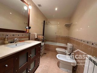 Casa adosada en venta en Tomelloso