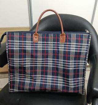 Bolso de mano a cuadros azul y rojo