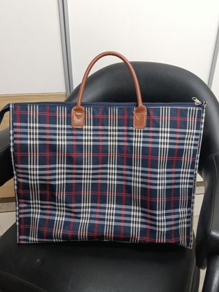 Bolso de mano a cuadros azul y rojo