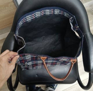 Bolso de mano a cuadros azul y rojo