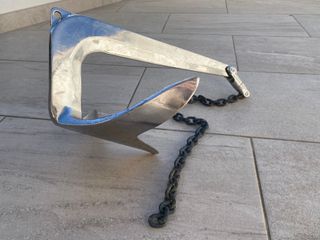 Ancla de barco con cadena