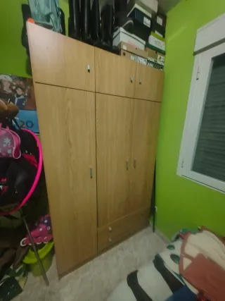 Armario de madera