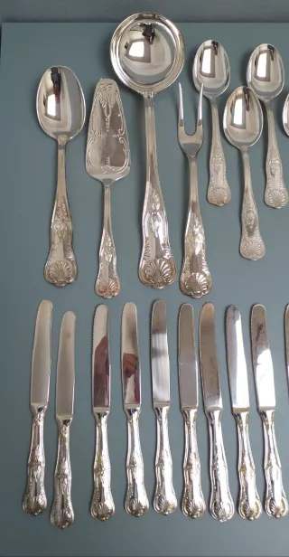 Cubertería italiana de metal plateado, 9 servicios