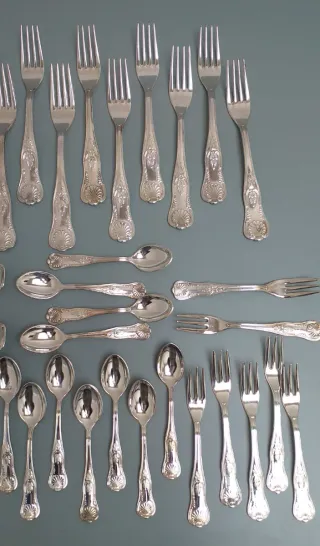 Cubertería italiana de metal plateado, 9 servicios