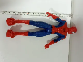 Figura Spiderman con imanes en zapatos