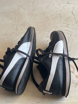Zapatillas Puma Negras y Blancas