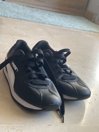 Zapatillas Puma Negras y Blancas