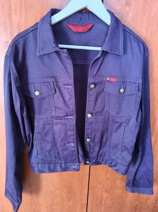 Chaqueta tejana morada estilo vintage