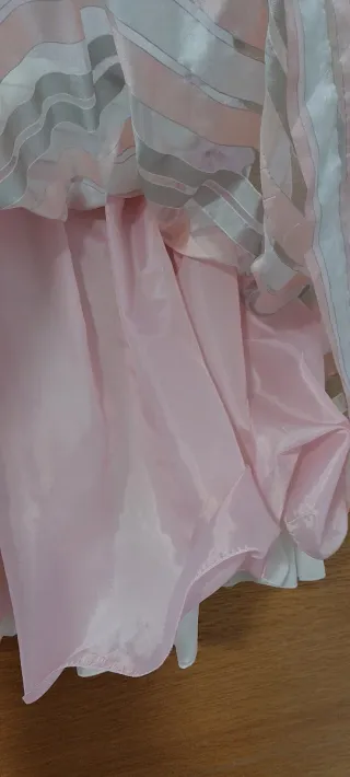 Vestido rosa y blanco con cinturón