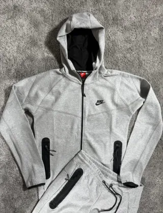 Conjunto Nike Tech Gris