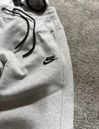 Conjunto Nike Tech Gris