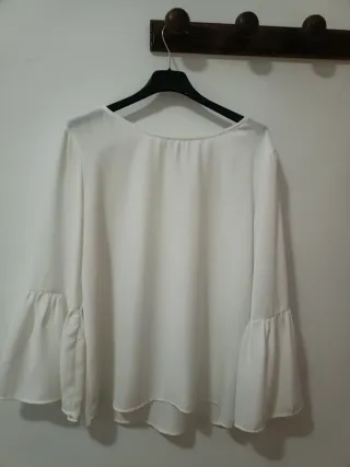 Blusa blanca manga acampanada