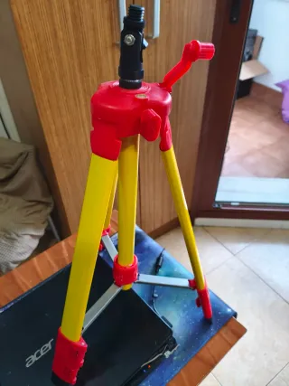 Trípode metálico altura 130cm