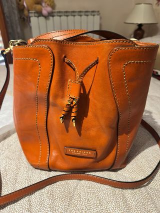 Borsa The Bridge bucket in pelle arancione