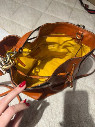 Borsa The Bridge bucket in pelle arancione