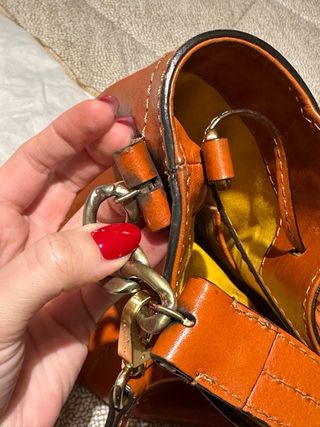 Borsa The Bridge bucket in pelle arancione