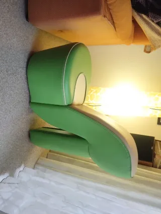 Sillón tacón aguja piel sintética