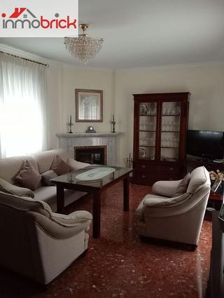 Casa adosada en venta en Lucena