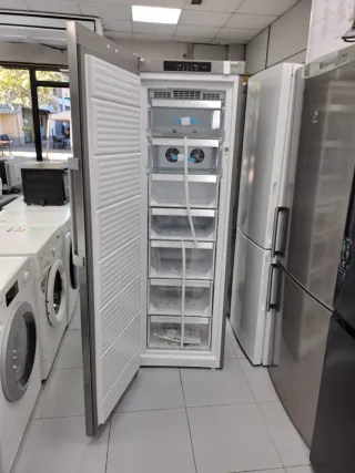 CONGELADOR MARCA BAUKNECHT 185,CM UÑA AÑOS GARANTÍ