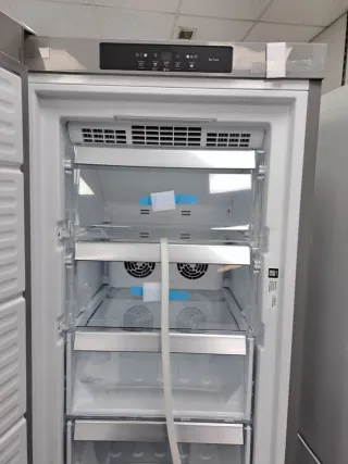 CONGELADOR MARCA BAUKNECHT 185,CM UÑA AÑOS GARANTÍ