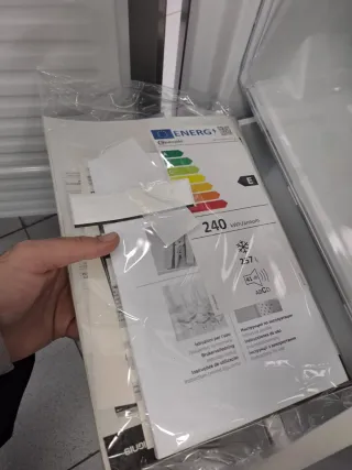 CONGELADOR MARCA BAUKNECHT 185,CM UÑA AÑOS GARANTÍ