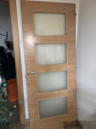Puerta madera roble claro con 4 cristales