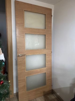 Puerta madera roble claro con 4 cristales