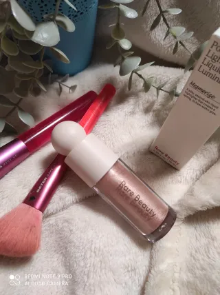 Iluminador Rare Beauty Mesmerize