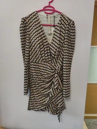 Vestido drapeado beige y negro