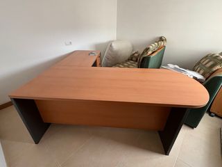 Escritorio oficina con ala auxiliar