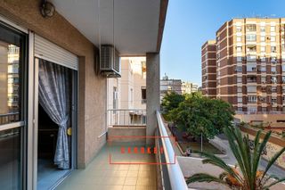 Piso en venta en San Luis en Almería