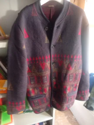 Chaqueta 100% lana  Comprada en Andorra. Muy buena