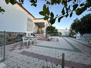 Chalet en venta en Lucena