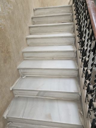 Pulido y abrillantado de escaleras de mármol