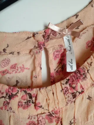 Blusa floral rosa y beige