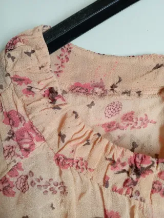 Blusa floral rosa y beige
