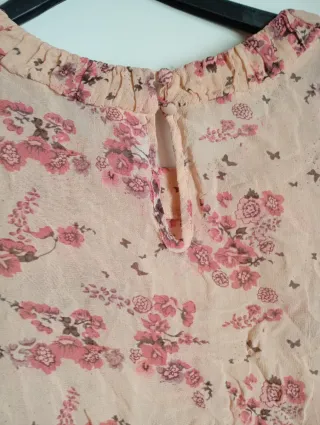 Blusa floral rosa y beige