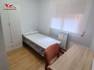 Piso en venta en Hospital - Parque sur en Albacete