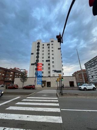 Piso en venta en El Polígono en Gijón