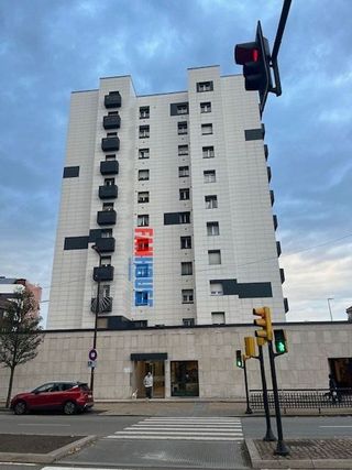 Piso en venta en El Polígono en Gijón