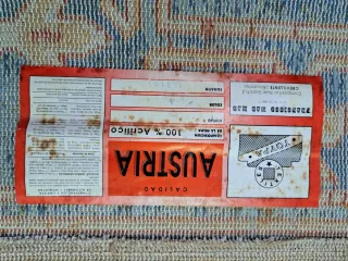 Alfombra azul con detalles dorados