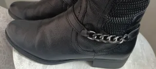 Botas altas de piel negras