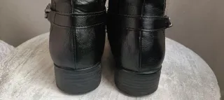 Botas altas de piel negras